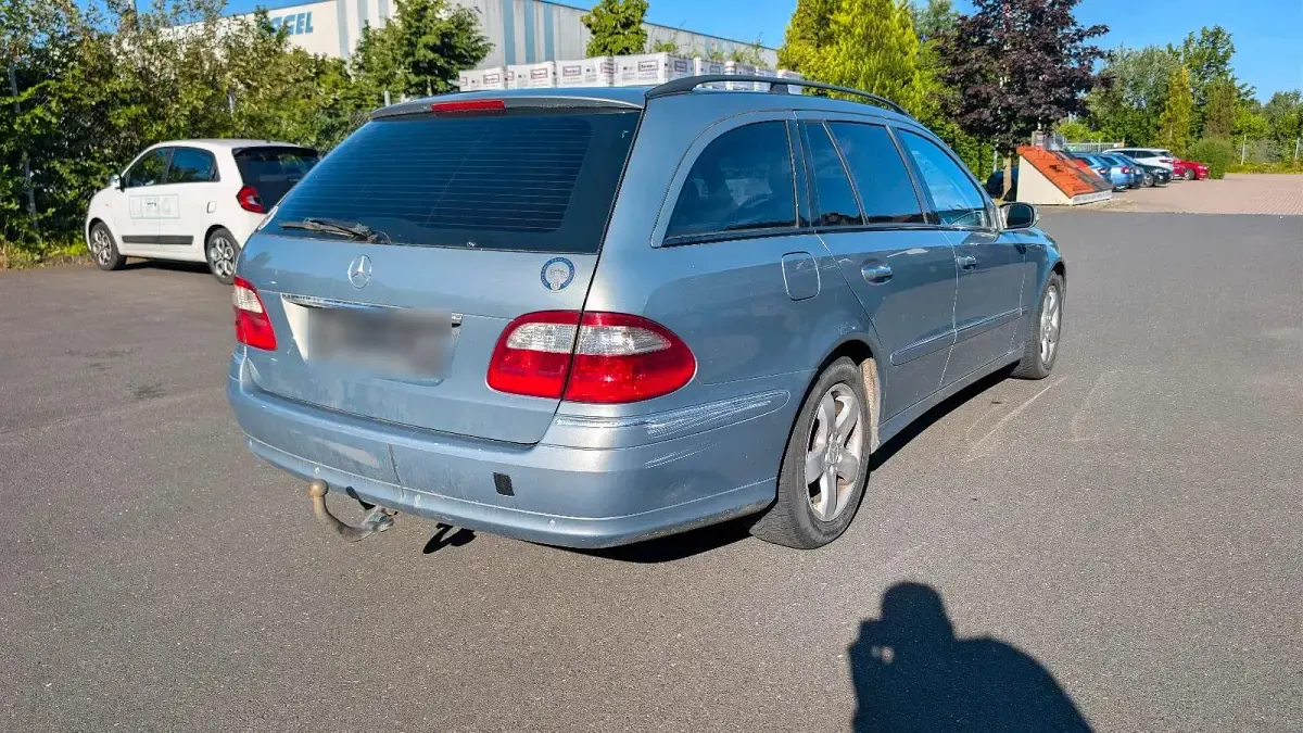 Gebraucht Mercedes E270 Avantgarde 170 PS (125 kW) 2003 Grün Kombi