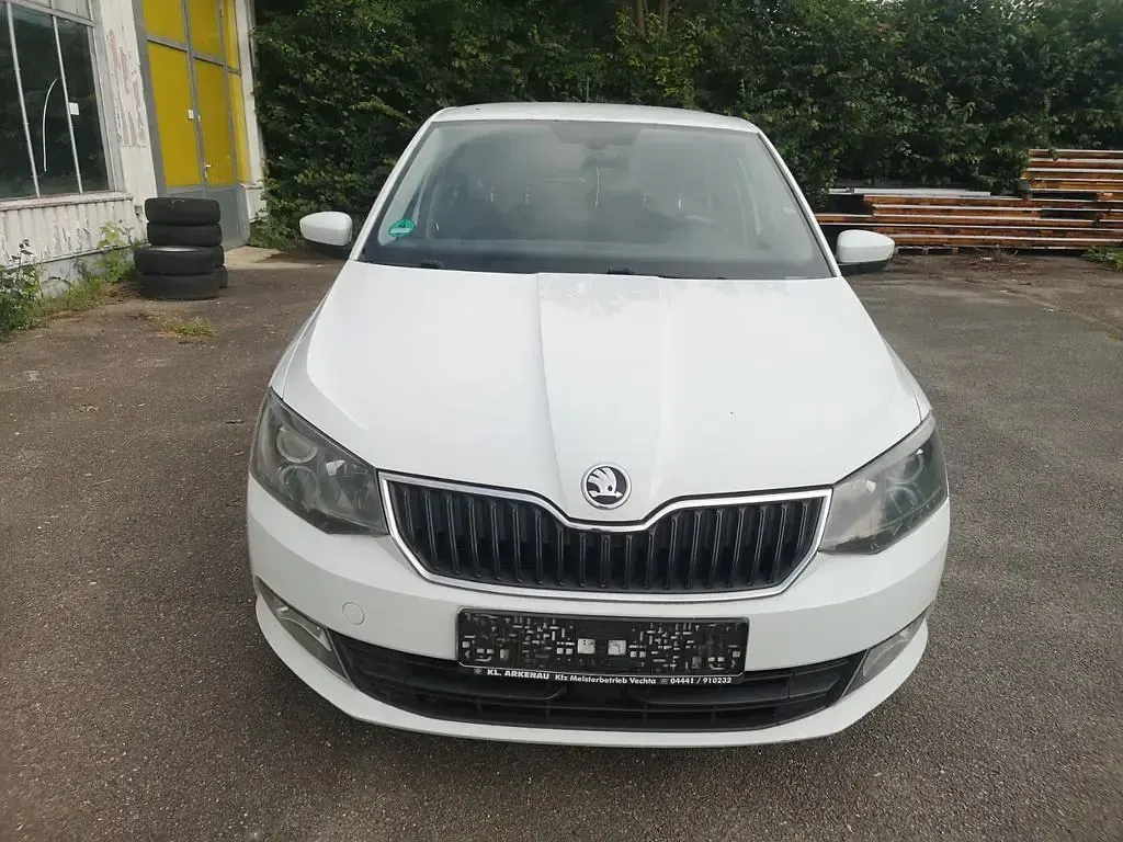 Gebraucht Skoda Fabia Active 90 PS (66 kW) 2015 Weiß Limousine