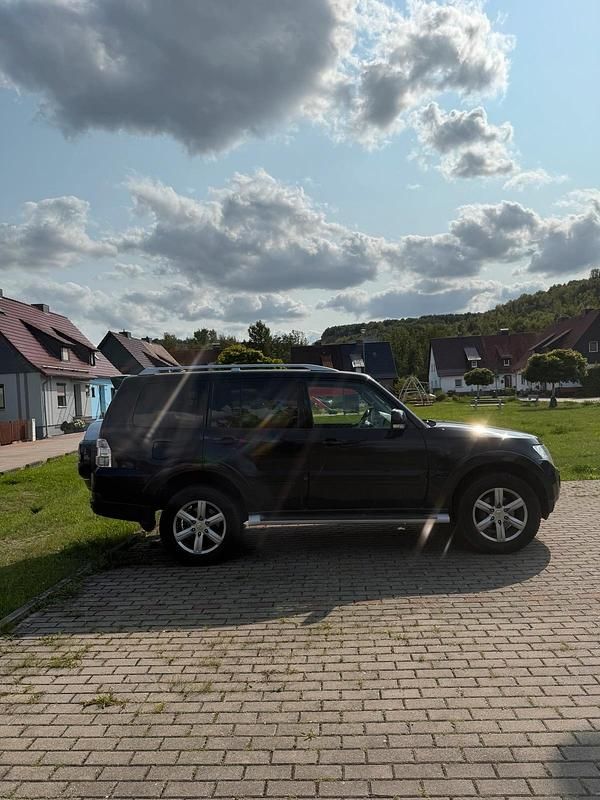 Schwarz Gebraucht 2007 Mitsubishi Pajero SUV | 24.500 € - Bild 1/4