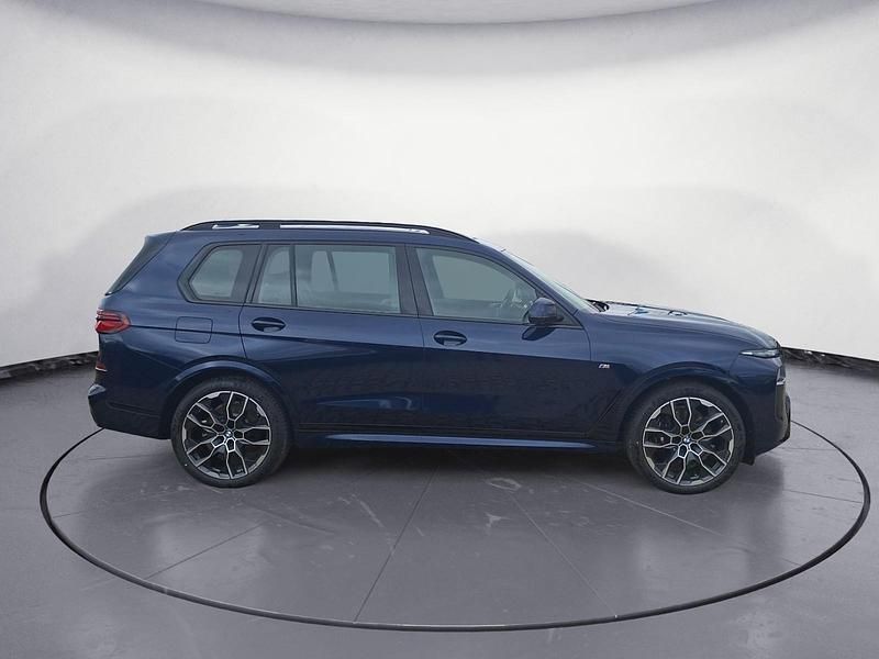 Neu BMW X7 352 PS (258 kW) 2026 Blau SUV