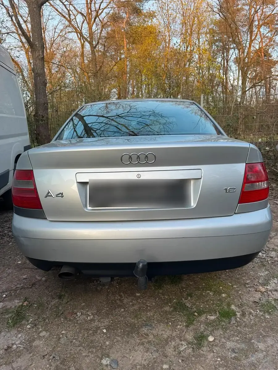Usata Audi A4 101 CV (74 kW) 1999 Argento Berlina
