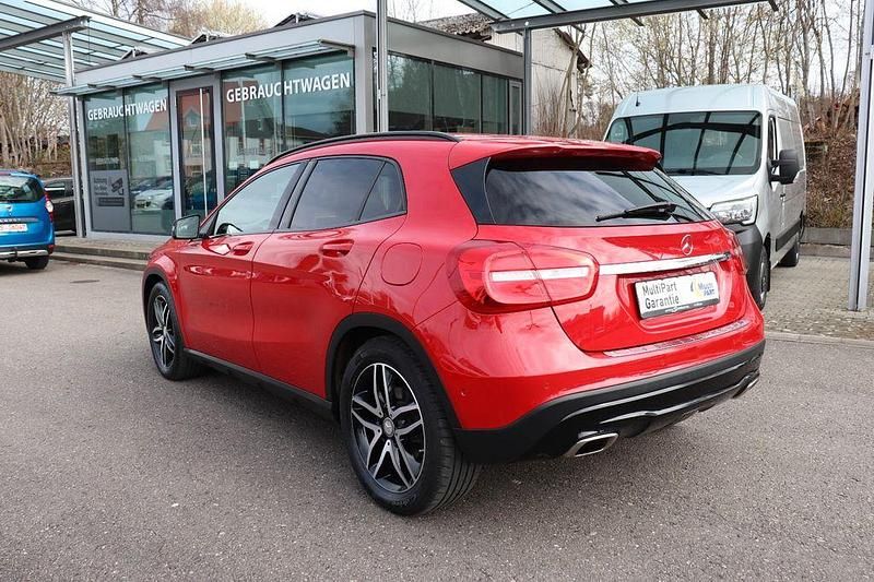 Gebraucht Mercedes GLA250 Night 211 PS (155 kW) 2015 Jupiterrot  unilack SUV