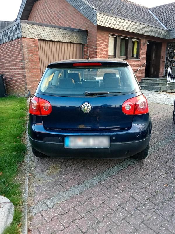 Violet Gebraucht 2006 VW Golf V Kleinwagen | 699 € (Superpreis) - Bild 1/4