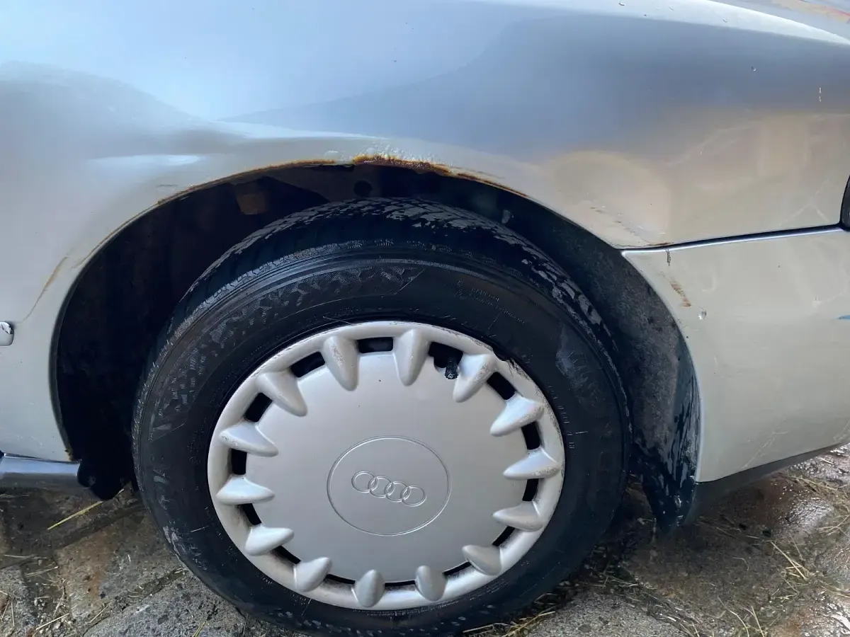 Używany Audi A4 125 KM (91 kW) 1996 Srebrny Sedan/Limuzyna