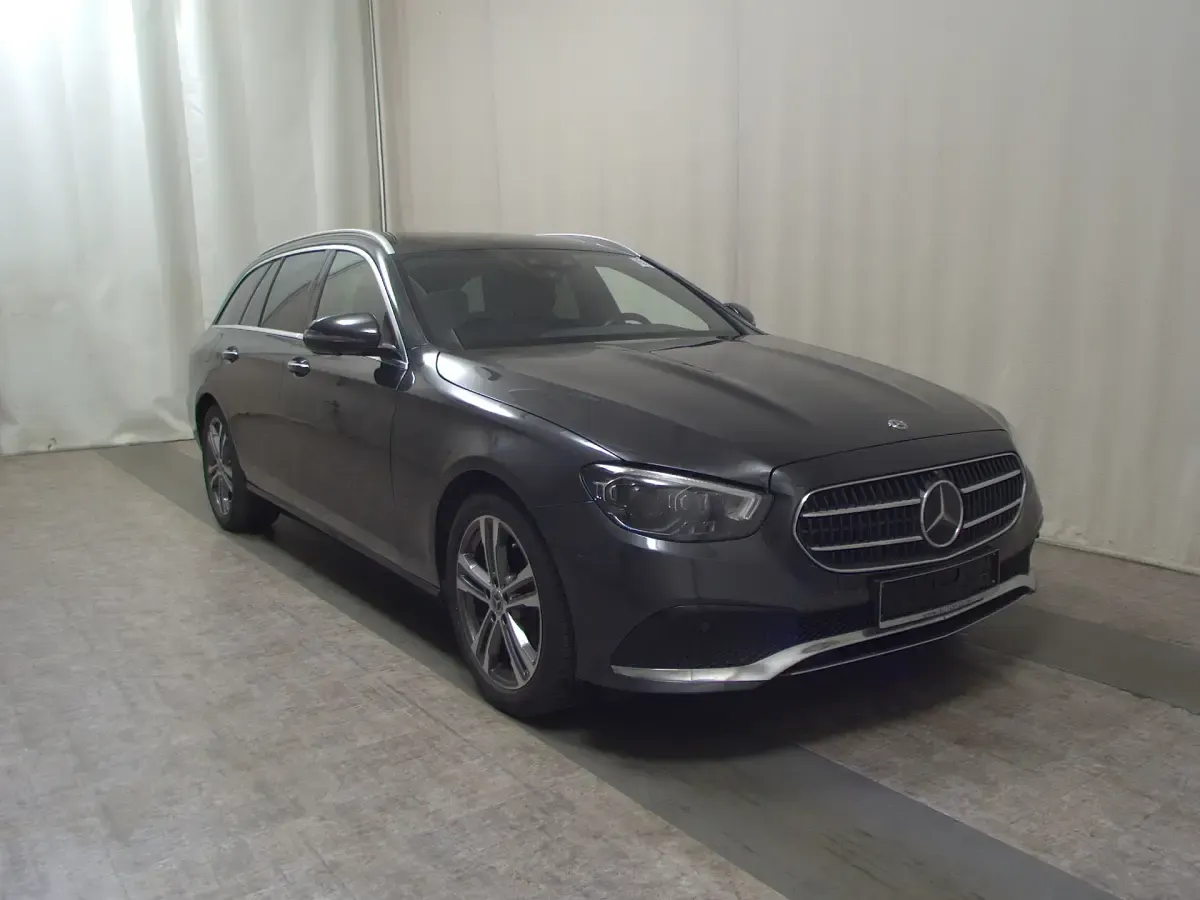 Gebraucht Mercedes E220 Avantgarde 194 PS (142 kW) 2021 Grau metallic Kombi