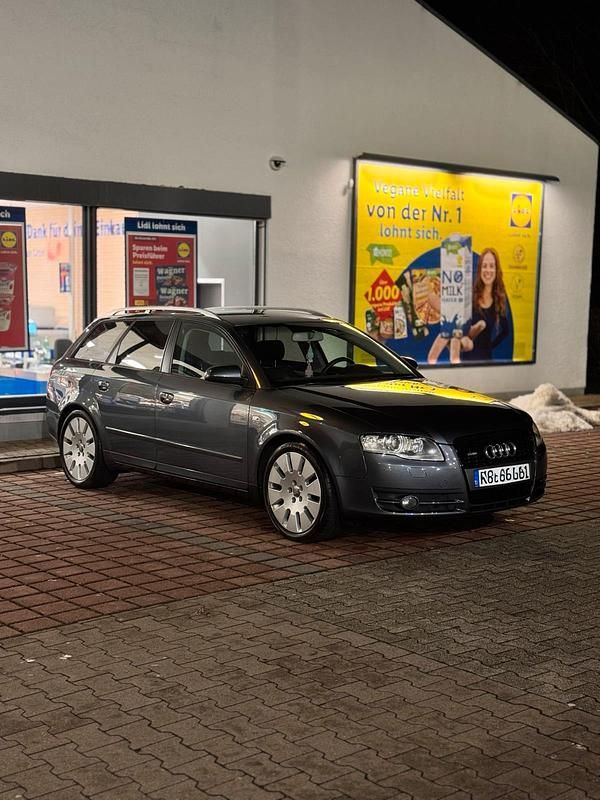 Grau Gebraucht 2005 Audi A4 Kombi | 4.000 € (Fairer Preis) - Bild 1/4