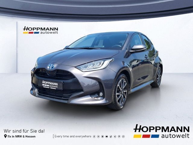 Grau Gebraucht 2022 Toyota Yaris Hybrid Team Limousine | 18.990 € (Guter Preis) - Bild 1/4