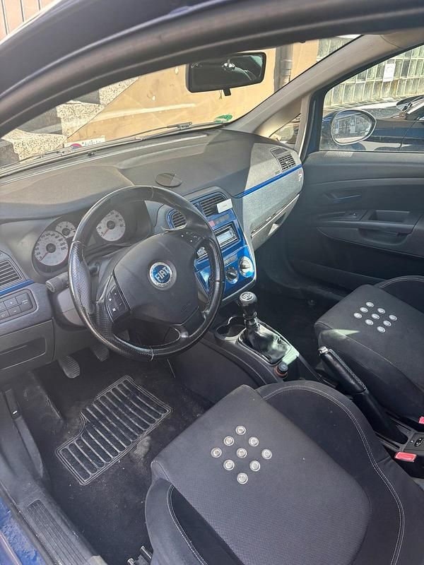 Gebraucht Fiat Punto 95 PS (69 kW) 2007 Blau Kleinwagen