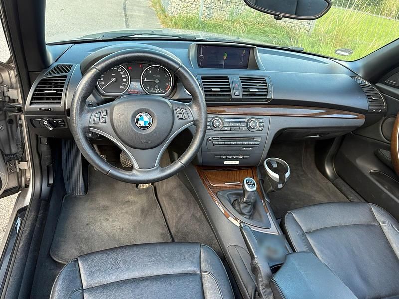 Gebraucht BMW 123 Cabriolet 204 PS (150 kW) 2011 Gold Cabrio