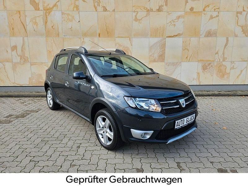 Grau Gebraucht 2016 Dacia Sandero Prestige Kleinwagen | 7.990 € (Fairer Preis) - Bild 1/4