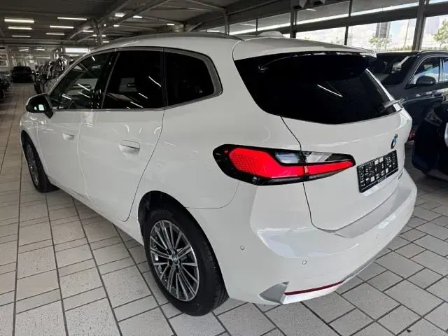 Gebraucht BMW 220 Active Tourer Luxury Line 163 PS (119 kW) 2025 Weiss Van / Kleinbus