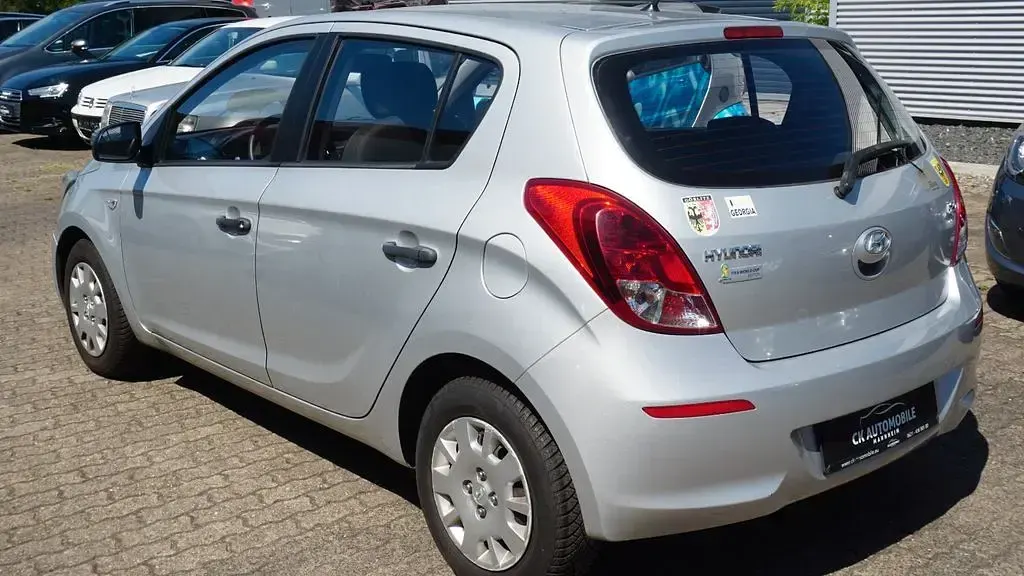 Gebraucht Hyundai i20 Edition 86 PS (63 kW) 2014 Silber Kleinwagen