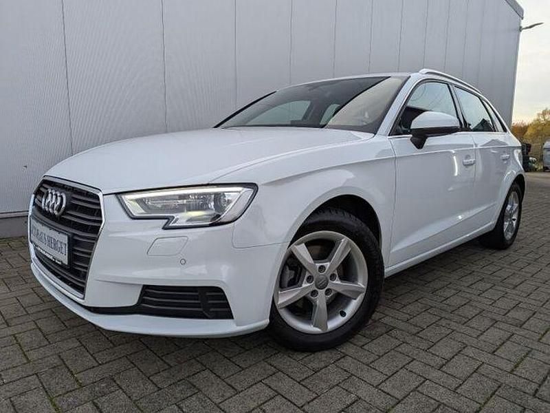 Weiß Gebraucht 2018 Audi A3 Comfort Limousine | 17.990 € (Guter Preis) - Bild 1/4