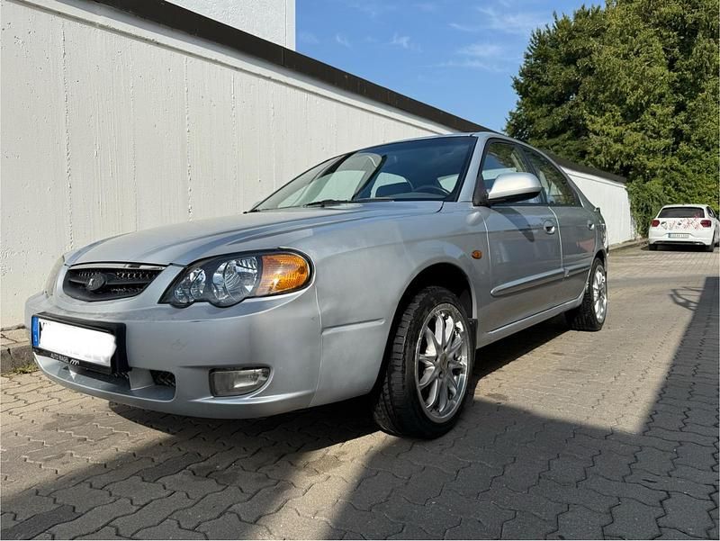 Gebraucht Kia Shuma 105 PS (77 kW) 2002 Silber Kleinwagen