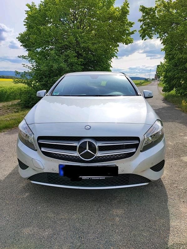 Gebraucht Mercedes A180 Style 122 PS (89 kW) 2014 Silber Kleinwagen