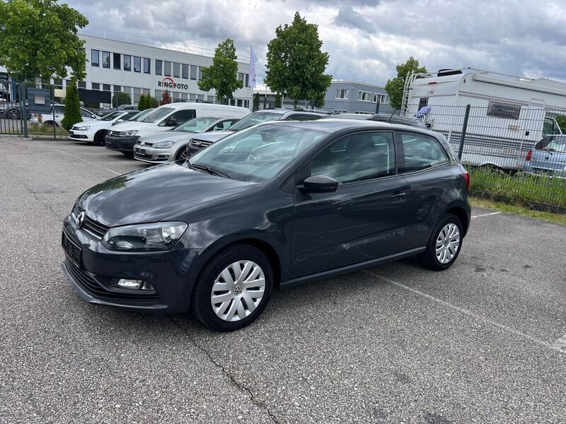 Grau Gebraucht 2014 VW Polo Trendline Limousine | 5.490 € (Guter Preis) - Bild 1/4