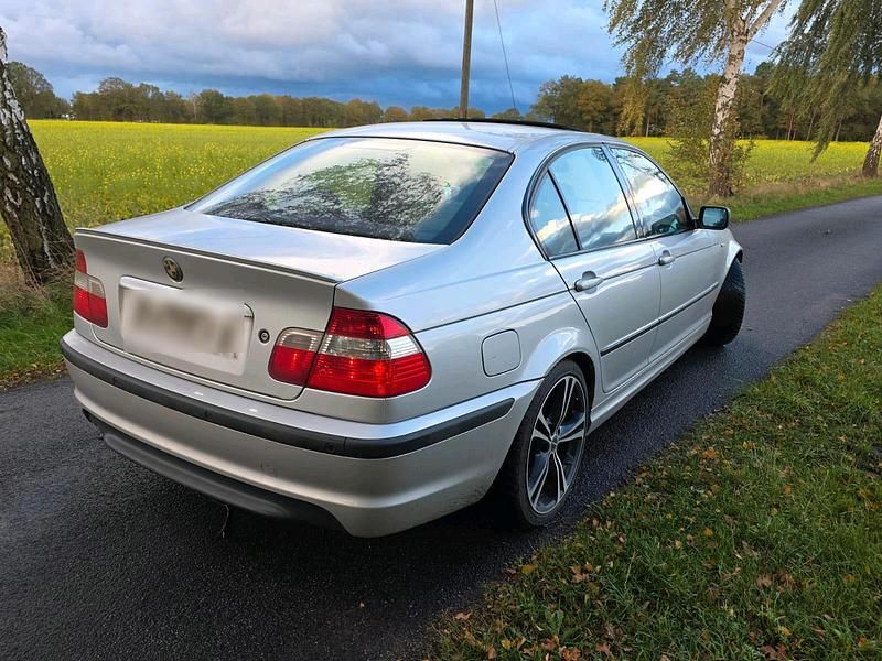 Grau Gebraucht 2002 BMW 320 M Sport Limousine | 2.000 € (Guter Preis) - Bild 1/4