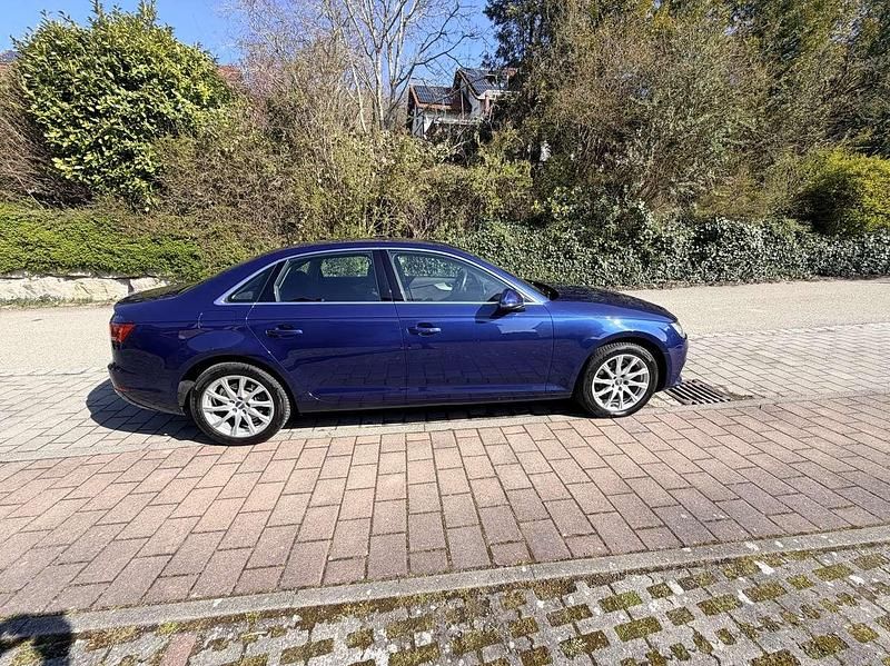 Gebraucht Audi A4 Sport 190 PS (139 kW) 2016 Blau Limousine
