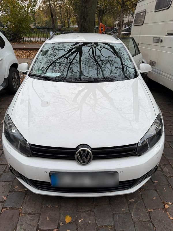 Weiß Gebraucht 2012 VW Golf VI Comfortline Kombi | 4.500 € (Fairer Preis) - Bild 1/4