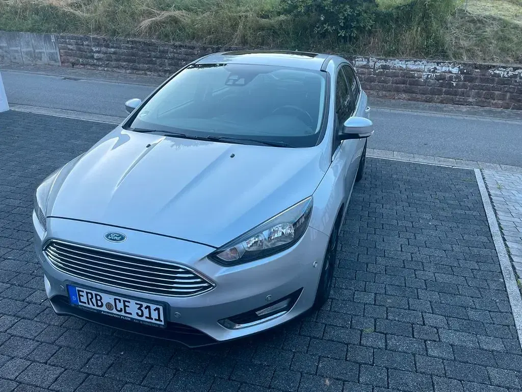 Gebraucht Ford Focus Titanium 101 PS (74 kW) 2015 Silber Limousine
