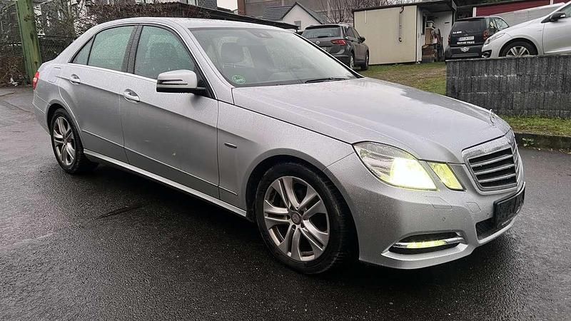 Gebraucht Mercedes E220 Avantgarde 170 PS (125 kW) 2011 Silber Limousine