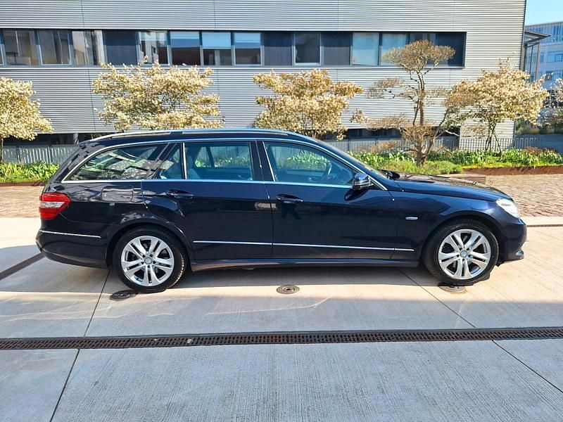 Second-hand Mercedes E350 231 CP (169 kW) 2010 Albastru Break