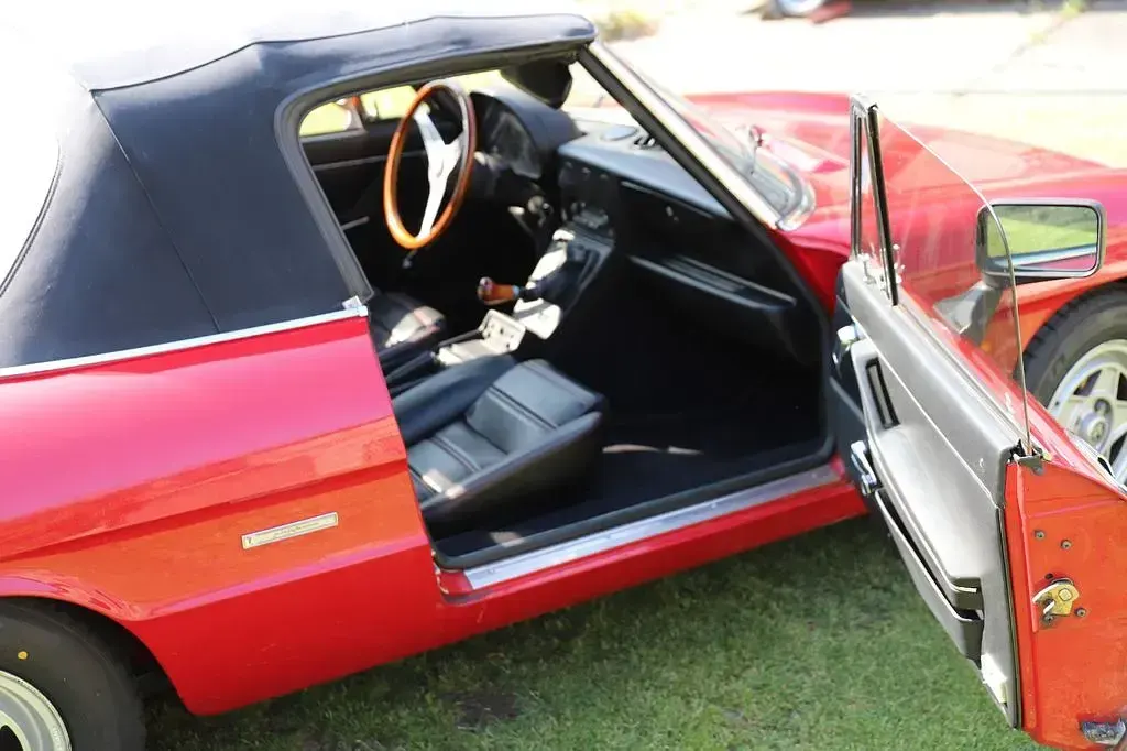Gebraucht Alfa Romeo Spider 126 PS (92 kW) 1987 Rot Cabrio