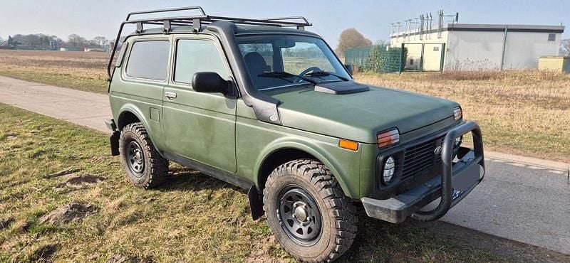 Gebraucht Lada niva 117 PS (86 kW) 2014 Schwarz SUV