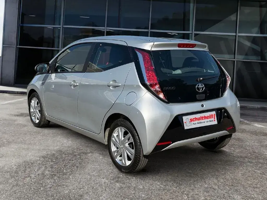 Gebraucht Toyota Aygo X-play 69 PS (50 kW) 2017 Grau Kleinwagen