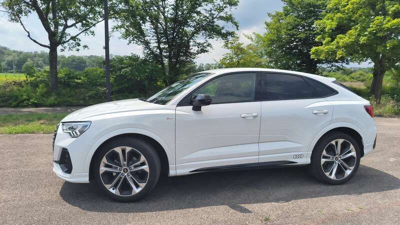 Weiß Gebraucht 2023 Audi Q3 Sportback Ambiente SUV | 39.800 € (Fairer Preis) - Bild 1/4