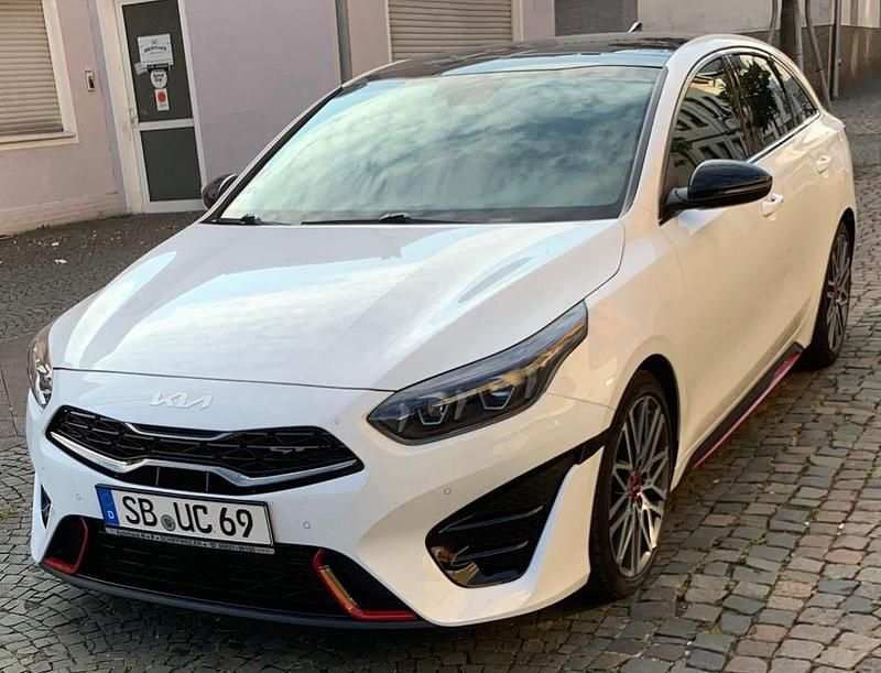 Weiß Gebraucht 2022 Kia ProCeed Kleinwagen | 26.950 € (Fairer Preis) - Bild 1/4