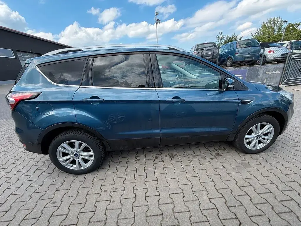 Usado Ford Kuga Cool & Connect 150 HP (110 kW) 2020 Azul SUV