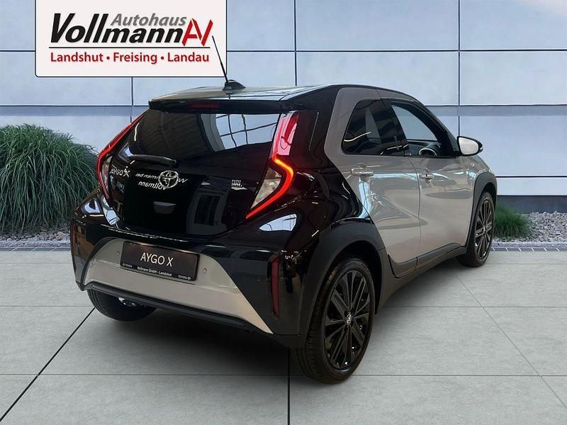 Neu Toyota Aygo X 72 PS (52 kW) 2025 Violett SUV