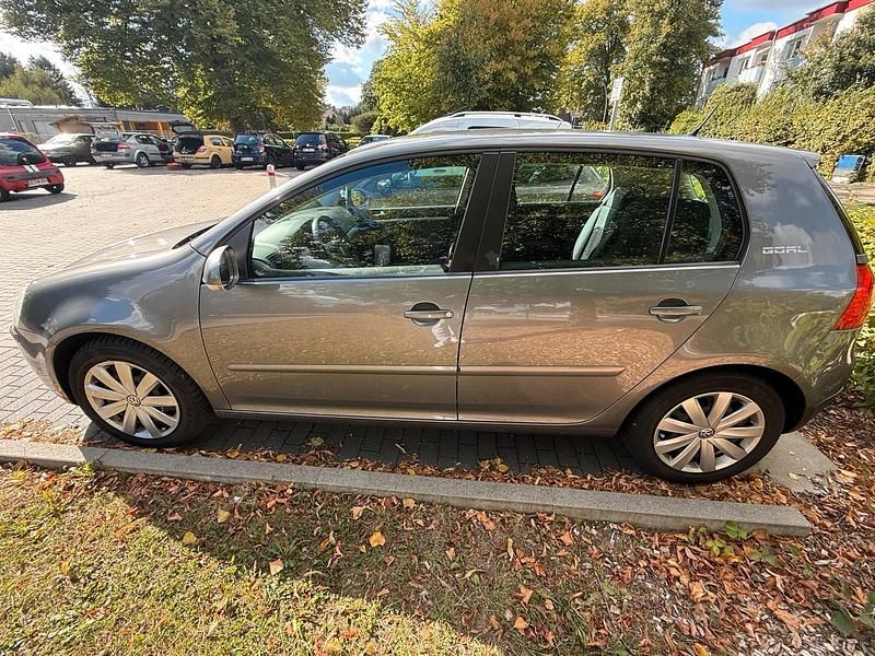 Grau Gebraucht 2006 VW Golf V Limousine | 3.200 € (Fairer Preis) - Bild 1/4