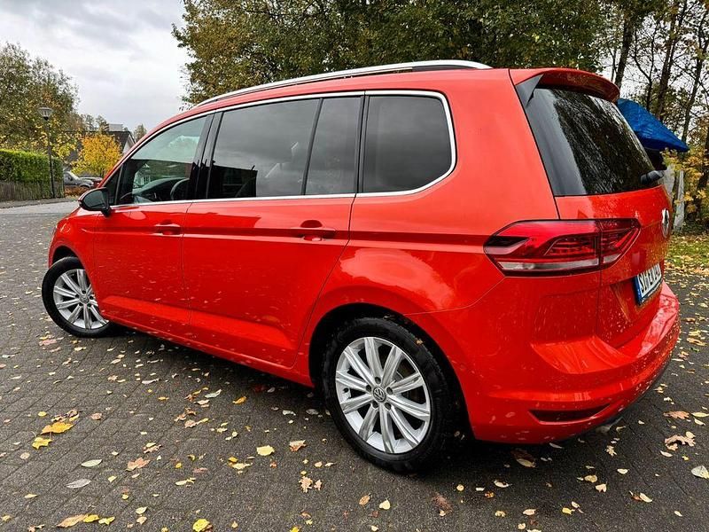 Gebraucht VW Touran Highline 150 PS (110 kW) 2016 Orange Van / Kleinbus