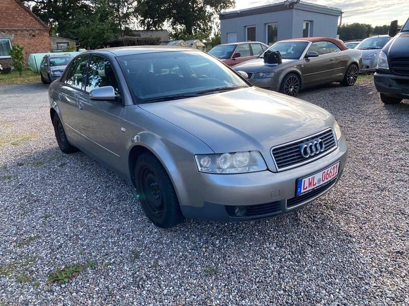 Grau Gebraucht 2003 Audi A4 Limousine | 999 € (Superpreis) - Bild 1/4