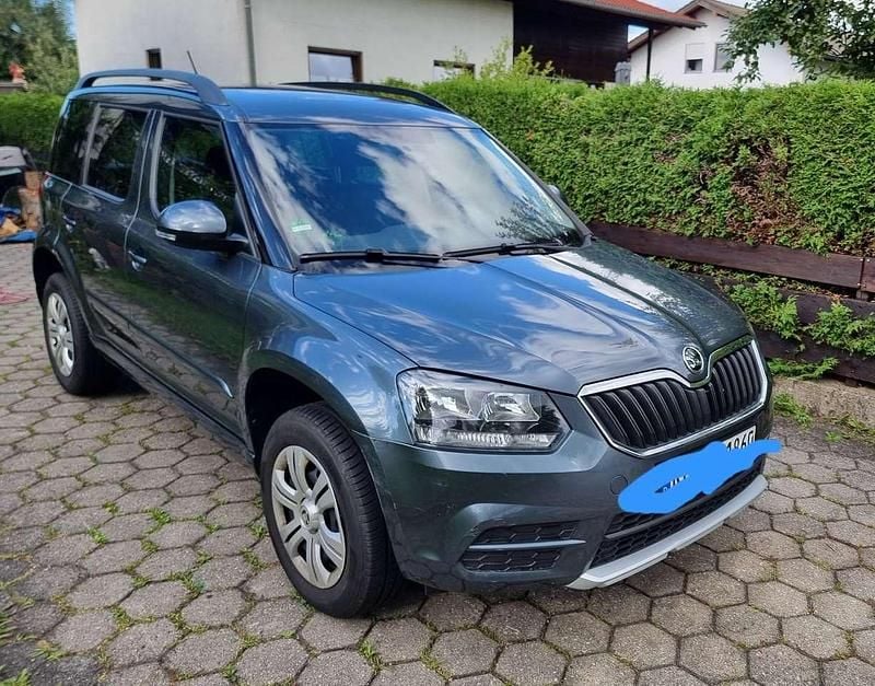 Grau Gebraucht 2015 Skoda Yeti Active SUV | 9.900 € (Superpreis) - Bild 1/4