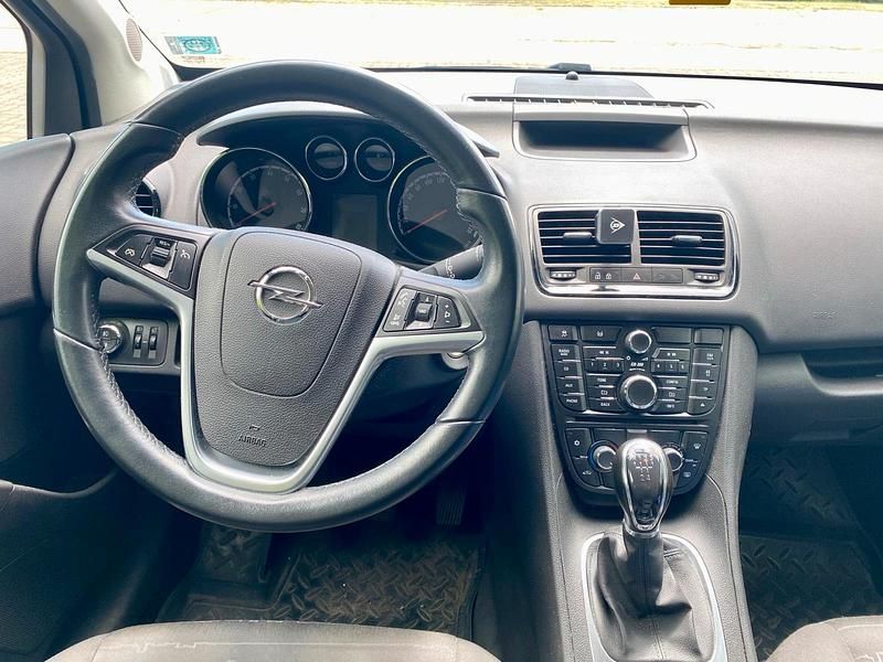 Grau Gebraucht 2011 Opel Meriva Van / Kleinbus | 2.500 € (Fairer Preis) - Bild 1/4