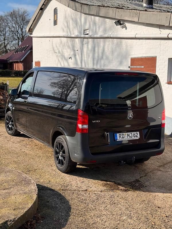 Gebraucht Mercedes Vito 114 PS (83 kW) 2016 Schwarz Van