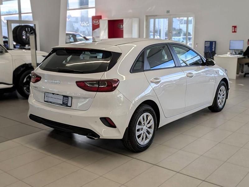 Neu Kia Ceed Vision 140 PS (102 kW) 2025 Weiß Kleinwagen
