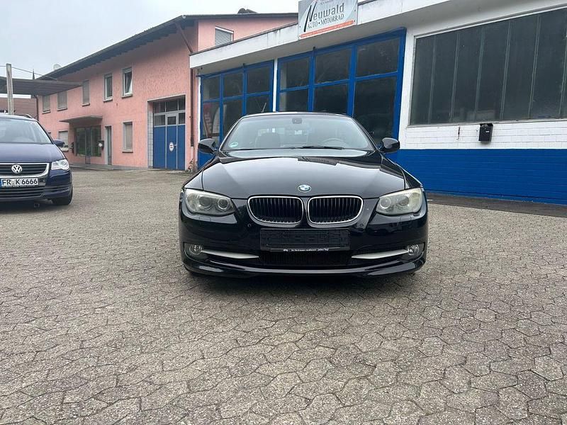 Schwarz Gebraucht 2010 BMW 318 Cabriolet Performance Cabrio | 10.490 € (Guter Preis) - Bild 1/4