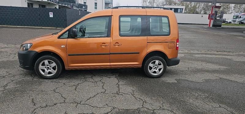 Second-hand VW Caddy 100 CP (73 kW) 2014 Galben Monovolum