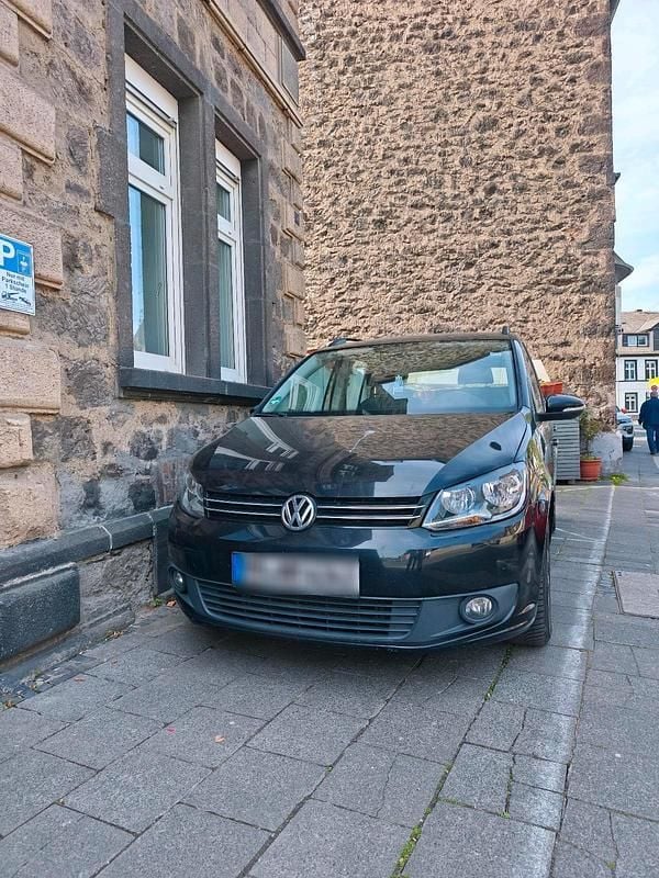 Gebraucht VW Touran 105 PS (77 kW) 2013 Schwarz Van / Kleinbus