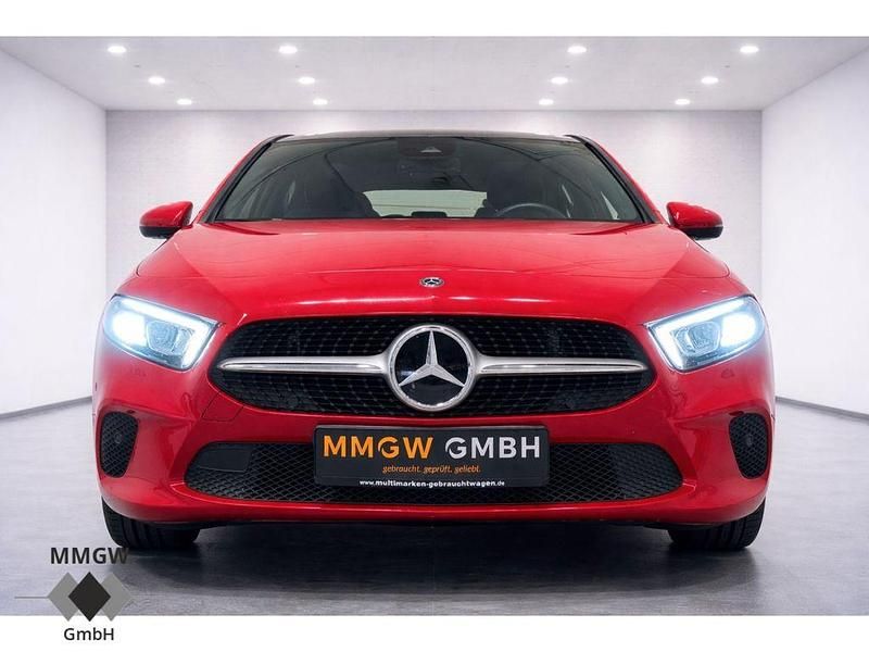 Gebraucht Mercedes A200 Progressive 163 PS (119 kW) 2019 Rot Limousine