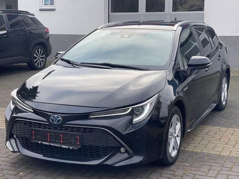 Schwarz Gebraucht 2021 Toyota Corolla Team Kombi | 21.900 € (Superpreis) - Bild 1/4