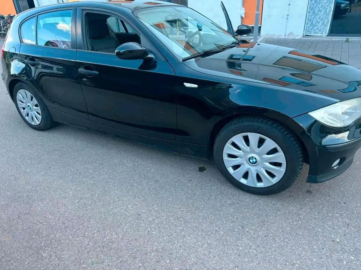 Gebraucht BMW 116 122 PS (89 kW) 2006 Schwarz Kleinwagen