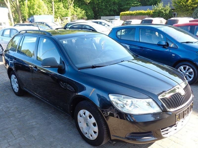 Schwarz Gebraucht 2009 Skoda Octavia Classic Kombi | 5.900 € (Fairer Preis) - Bild 1/2