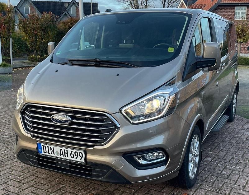 Gebraucht Ford Tourneo 131 PS (96 kW) 2021 Silber Van / Kleinbus