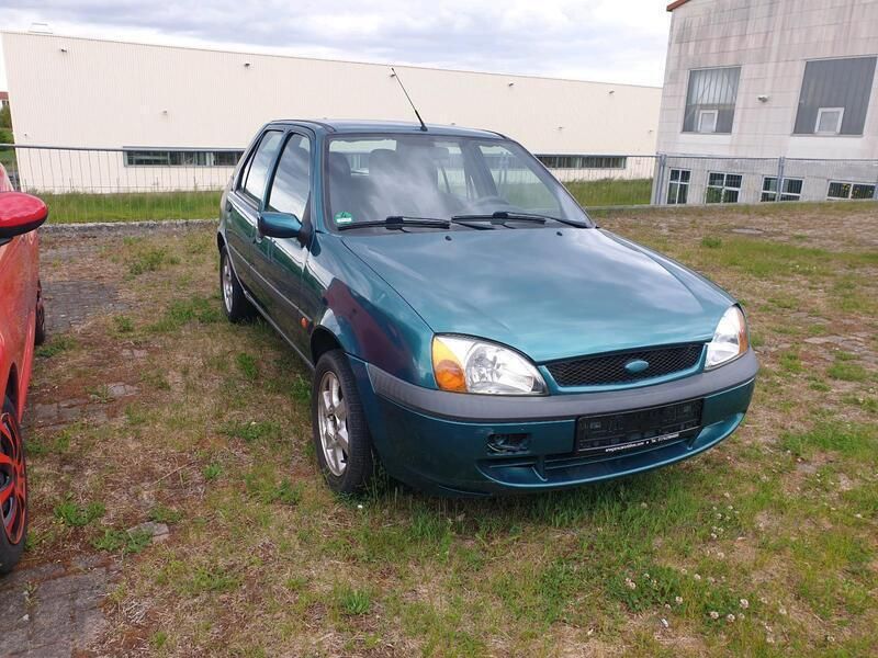 Grün Gebraucht 2001 Ford Fiesta Kleinwagen | 250 € - Bild 1/4