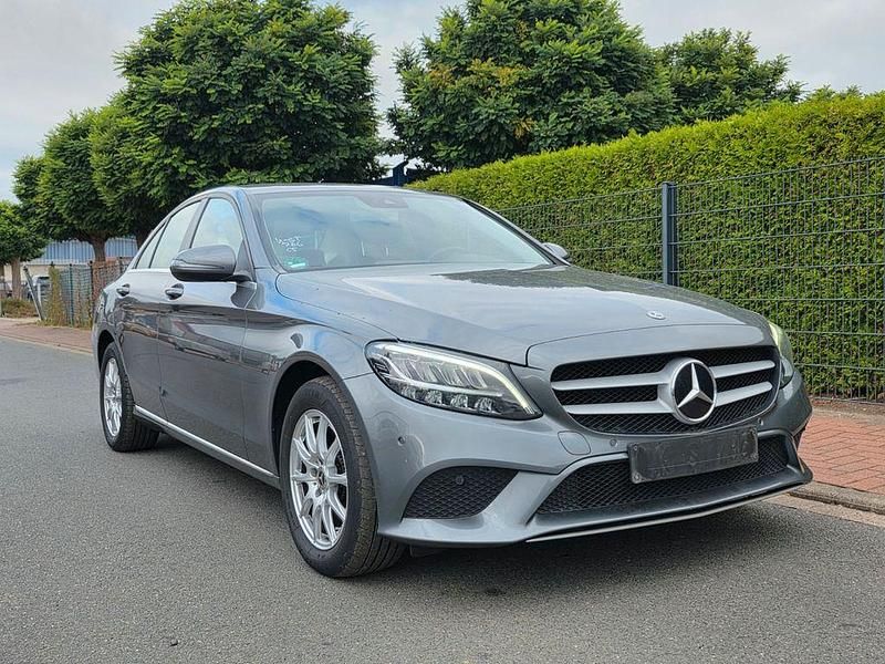 Grau Gebraucht 2019 Mercedes C220 Limousine | 17.210 € (Fairer Preis) - Bild 1/4